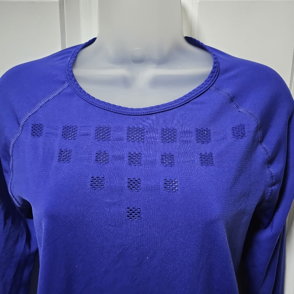 Athleta Blue Purple Namaste Seamless Yoga Long Sleeve Top Thumbholes Size M - Picture 5 of 6